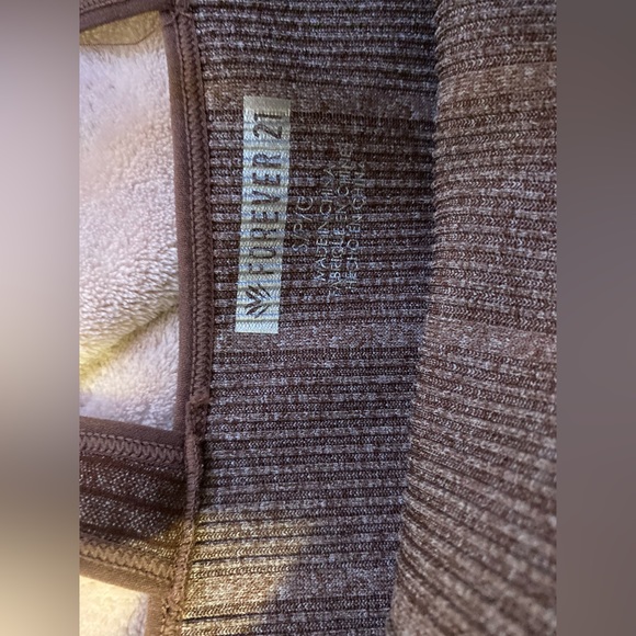 Bralette/ workout tops - Picture 2 of 4